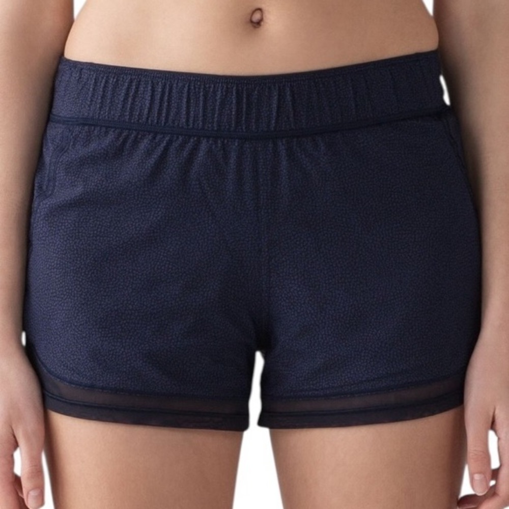 Lululemon Two With One Short (Reversible 3")
Navy / Chakra Print Sz 8
